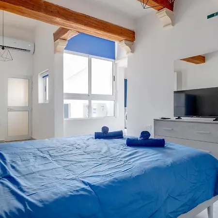 Charming Close To The Promenade Apartament *